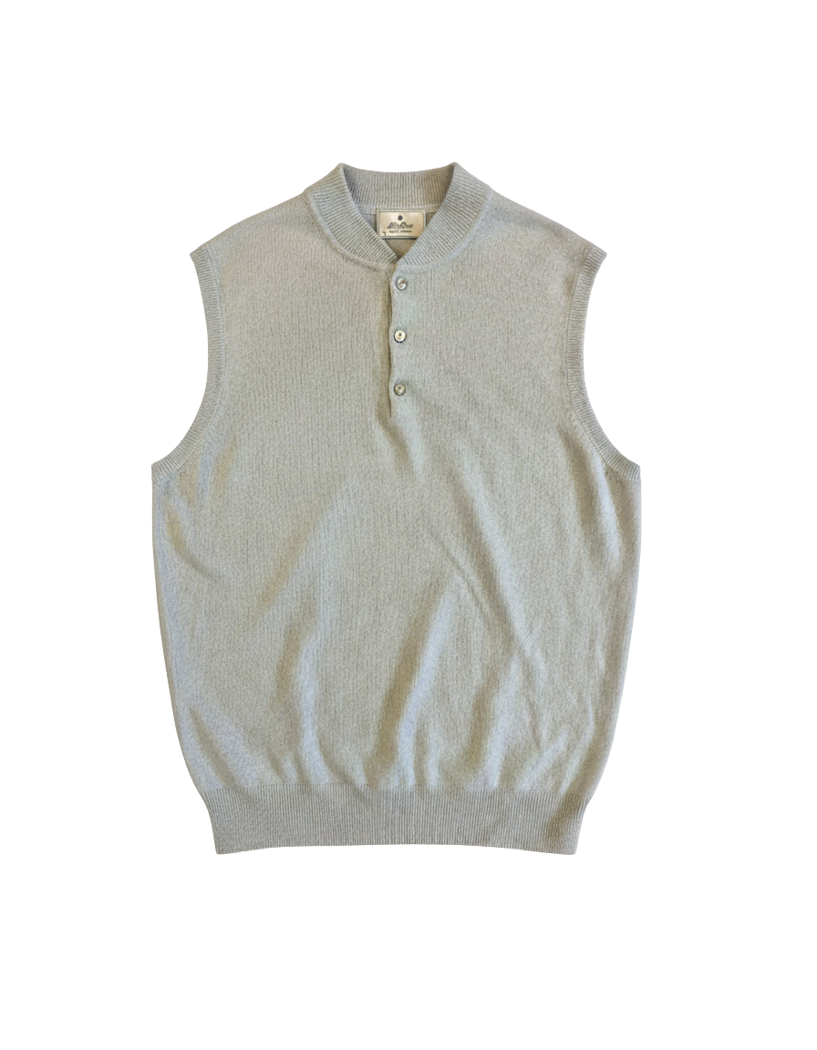 THE CASHMERE SWEATER VEST